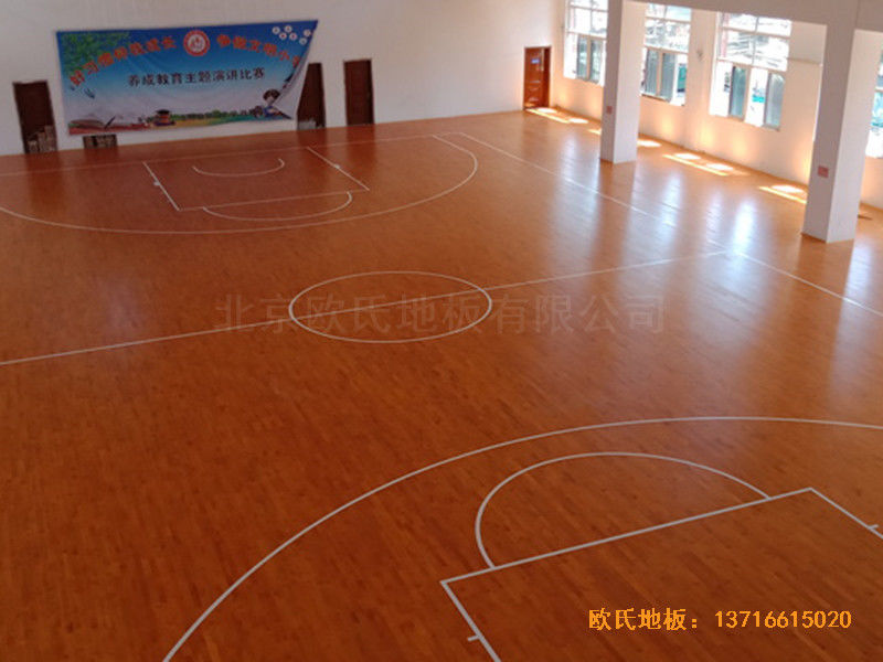 山東菏澤第六實(shí)驗(yàn)小學(xué)籃球館運(yùn)動木地板鋪設(shè)案例0