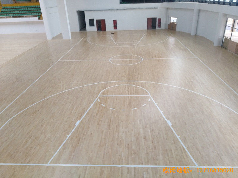 江西鄱陽(yáng)縣鄱陽(yáng)體育館體育木地板鋪裝案例5