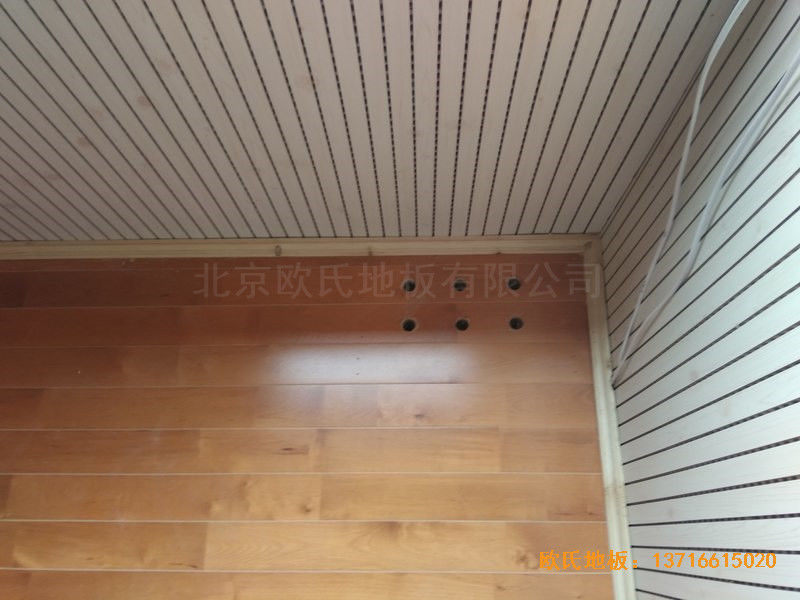 湖南岳麓南雅湘江中學(xué)籃球館運動木地板施工案例2