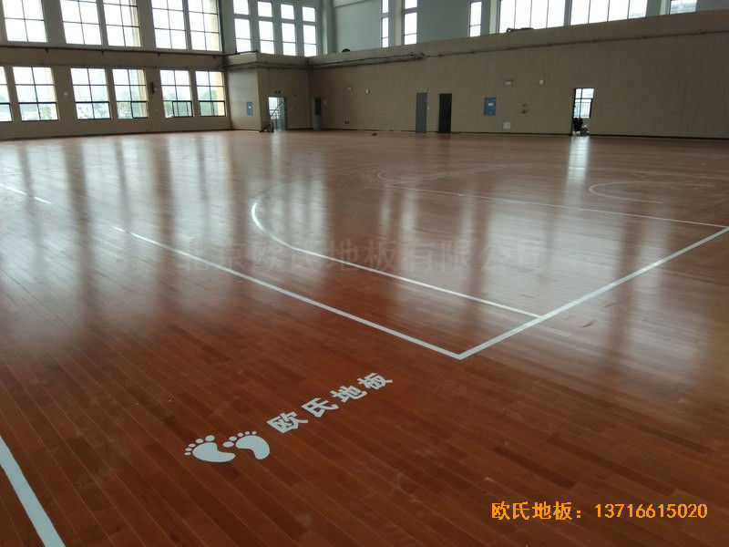 湖南岳麓南雅湘江中學(xué)籃球館運動木地板施工案例3
