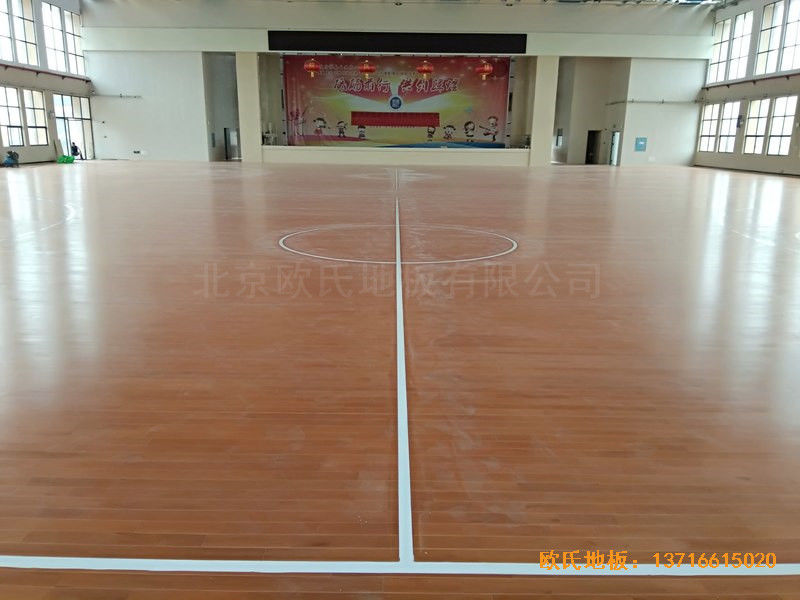 湖南岳麓南雅湘江中學(xué)籃球館運動木地板施工案例5