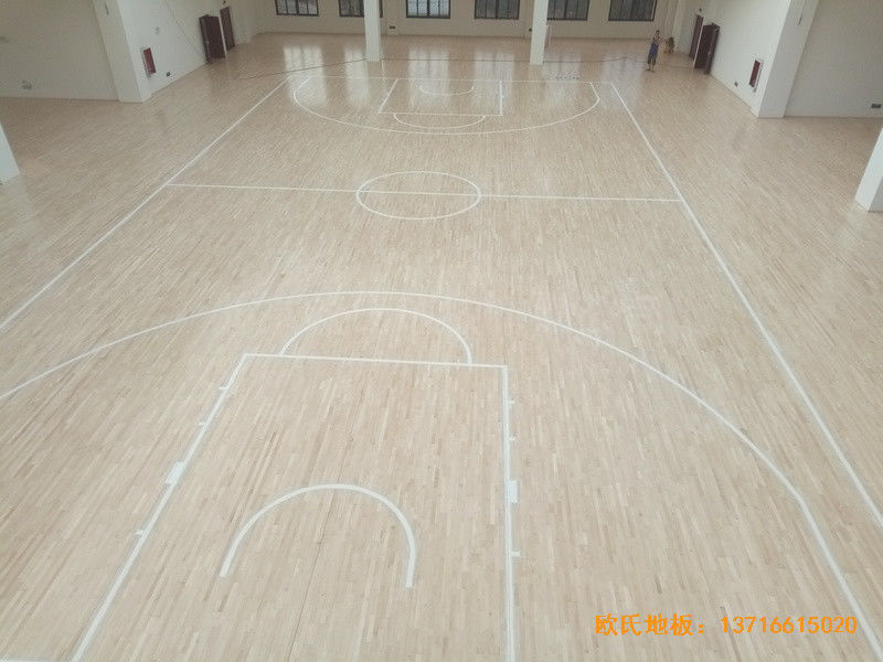 貴陽清華中學分校籃球館運動地板安裝案例5