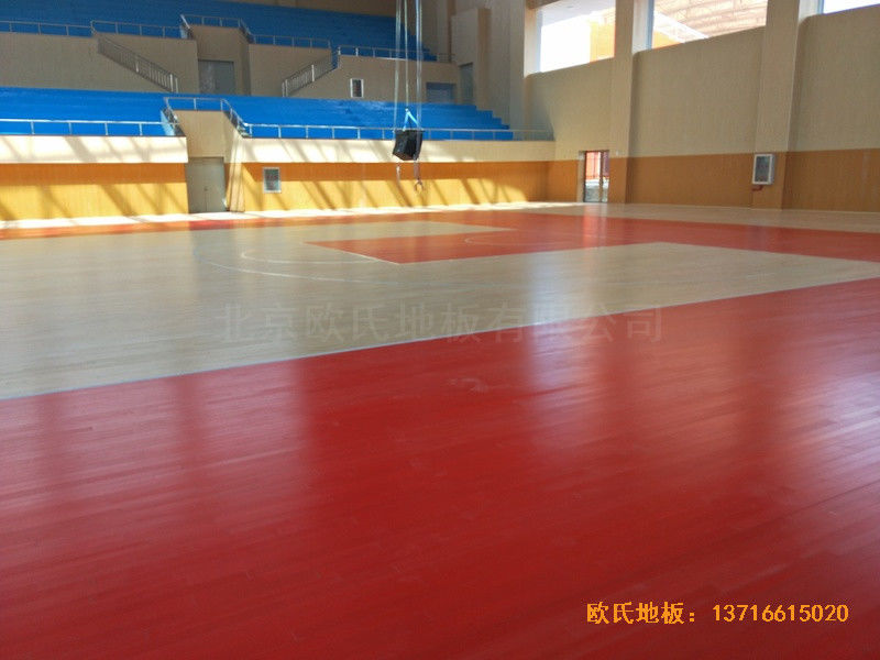 云南楚雄醫(yī)專學院籃球館體育地板安裝案例4