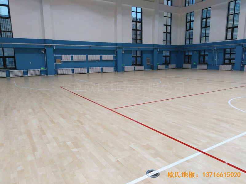 內(nèi)蒙古扎蘭屯職業(yè)學院籃球館體育地板施工案例2