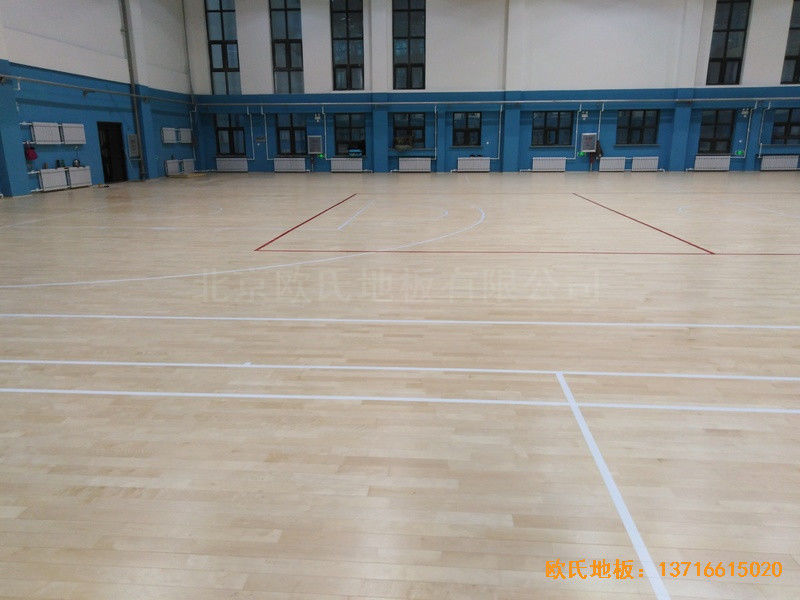 內(nèi)蒙古扎蘭屯職業(yè)學院籃球館體育地板施工案例4