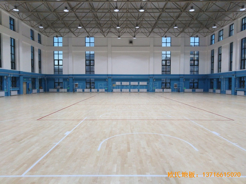 內(nèi)蒙古扎蘭屯職業(yè)學院籃球館體育地板施工案例5