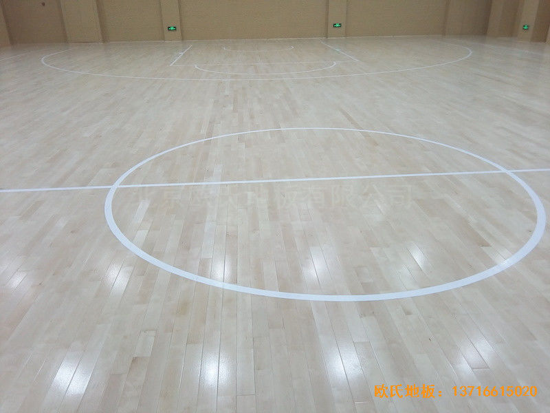 山東濟南歷下區(qū)燕山學(xué)?；@球館運動木地板施工案例4