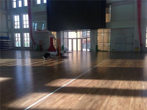 運動木地板價格區(qū)別大，怎么回事