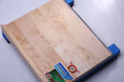 運(yùn)動(dòng)木地板步步安裝，必出精品