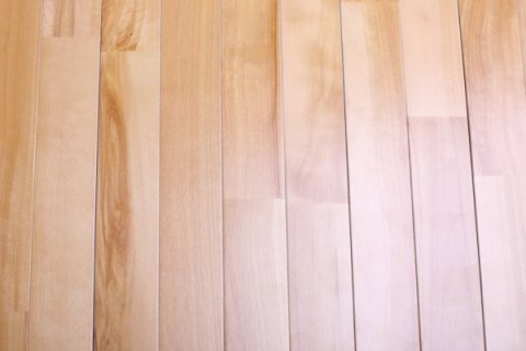 運(yùn)動(dòng)木地板鋪裝，小細(xì)節(jié)