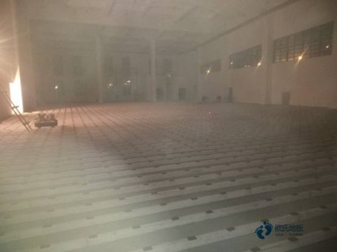 大學(xué)運動籃球木地板價位