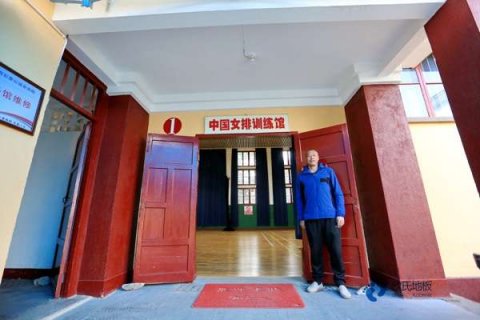 定制運(yùn)動場地板牌子